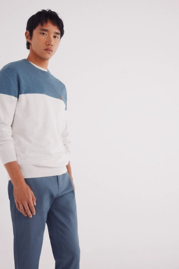 Штани-чіноси крою Slim fit з мікропринтом