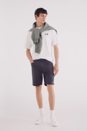 Легкие шорты-бермуды slim fit